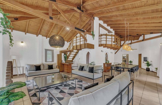 Fliphaus + Wine Country - Villa 20 pax 9 Bd Pool Jacuzzi + Daily Cleaning