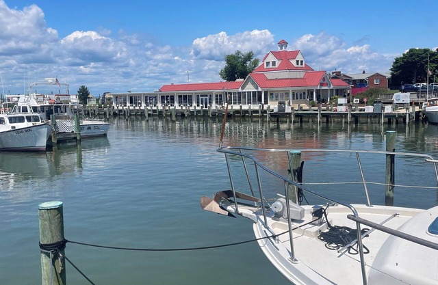 Floating 2 bed 2 bath condo stunning views of the bay