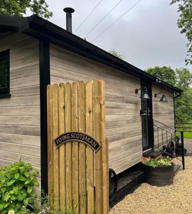 Flying Scotsman Unique Carriage Pet Friendly! Lazy Spa can be available upon request with additional cost of 40