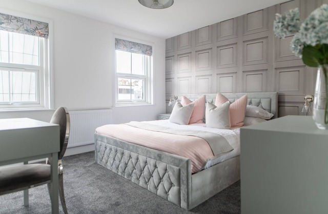 Folkestone Townhouse sleeps 6 with parking