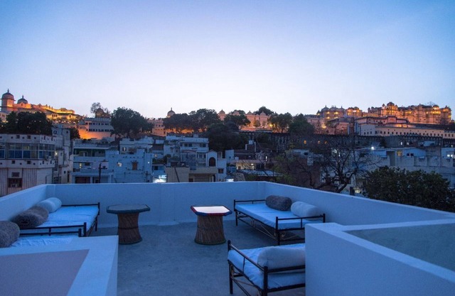 Footprint Hostel Udaipur - A Place With The City Palace View