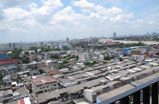 FOR RENT! The Tree Interchange 1 bedroom (36 sq.m.) on the 18th Floor