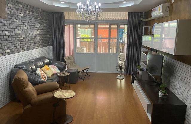 For3-7guests private 3storey townhouse near The Mall Thapra Department Store