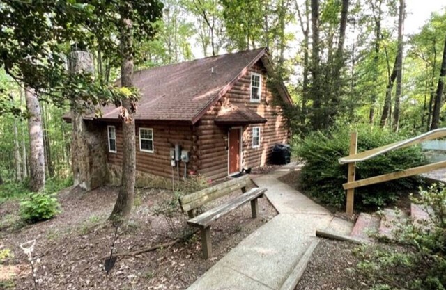 Forest Cabin Minutes from Stone Mountain, NC