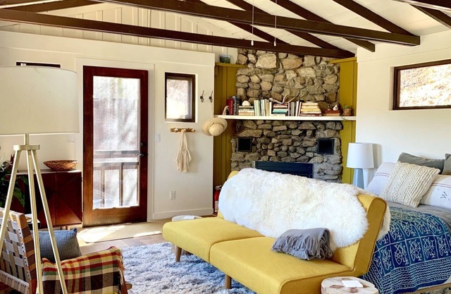 Forest Cabin nestled in oak sanctuary between Valley Village and Carmel Beach