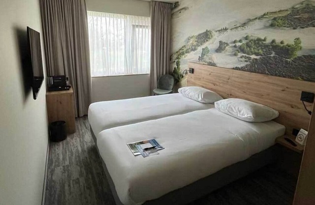 Forest Views & City Access from Your Stay in Scenic Soest Hotel