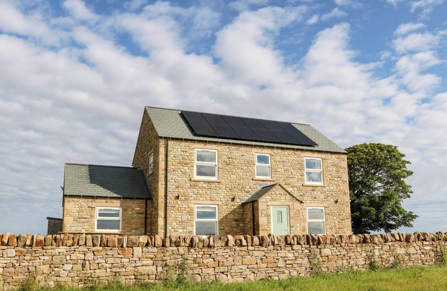 FORESTSIDE VIEW, pet friendly, with a garden in Woodland