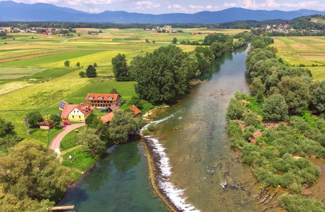 Fortun Estate - apartmaji ob reki Kolpi