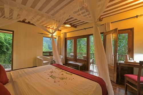 Four Gorillas Lodge