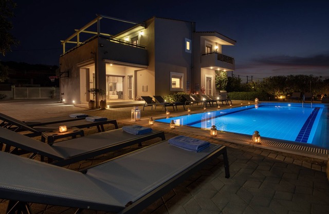 Four Seasons private villa - seaview - big heated pool - gym - sport activities