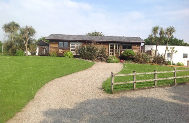 Foxglove Kabyn - Semi-Rural Retreat Set In Enclosed Two Acre Garden