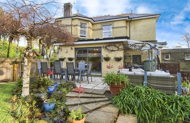 Foxhills - a house that sleeps 16 guests in 8 bedrooms