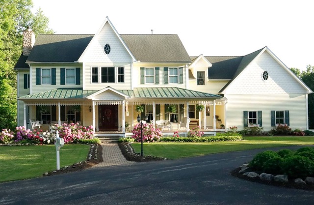 FREE breakfast included at our secluded estate close to town! Room #2