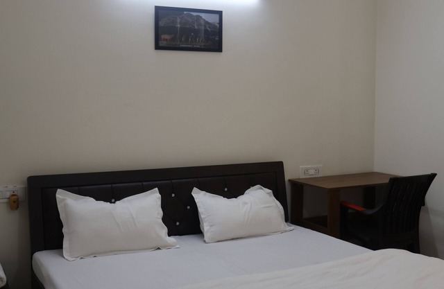 Free Breakfast & Kitchen | Near Ekana Stadium