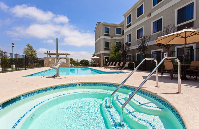 Free Breakfast. Outdoor Pool & Hot Tub