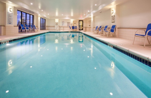 Free Breakfast. Pool. Gym. Near Aurora Medical Center!