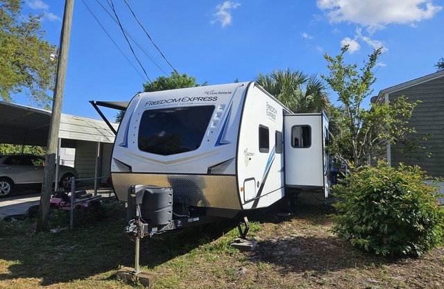 Freedom Express RV - Modern, Reliable & Cozy