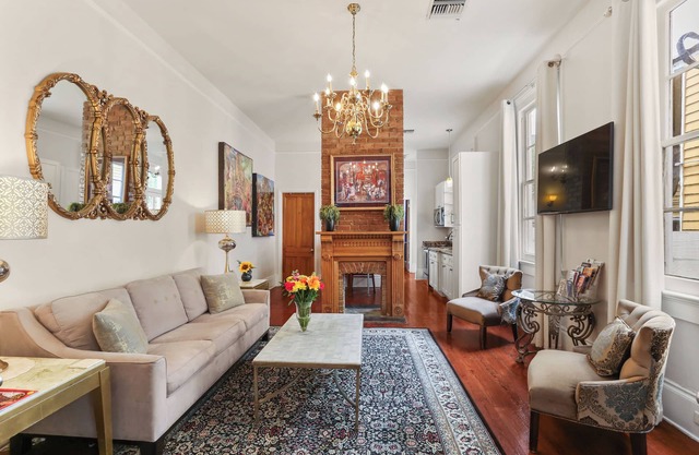 French Quarter Home, One Block to Frenchmen St, Private Courtyard