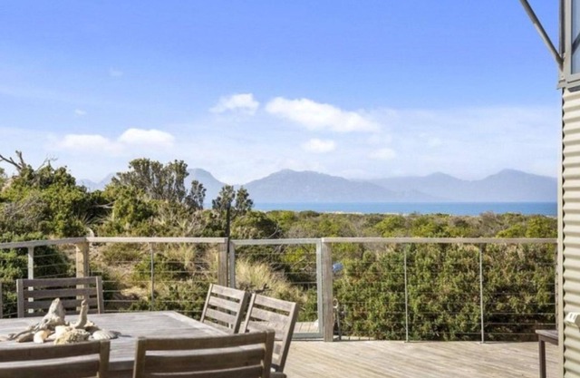 Freycinet Vista - Secluded beachside retreat
