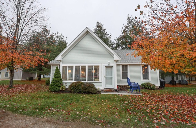 Friendship Style Cottage at Summer Village newly furnished with Central Air!