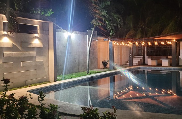 Front beach property, XL pool, for kids, family and friends