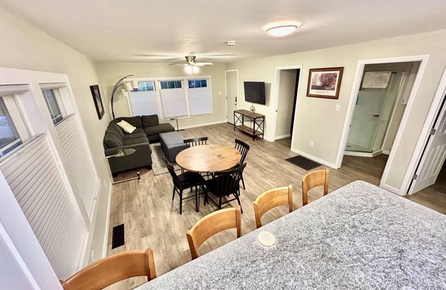 Full kitchen - Fenced Yard - Steps from Monon trail - Downtown