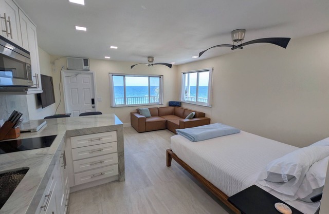 Full Remodel, Direct Beachfront 3rd Floor Corner Unit, Fantastic Views!