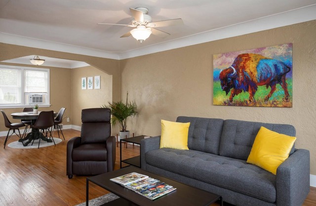 Full stocked park view flat in South Buffalo w/garage parking