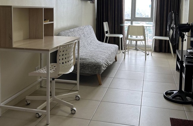 Fully Furnished Condo unit near shopping malls