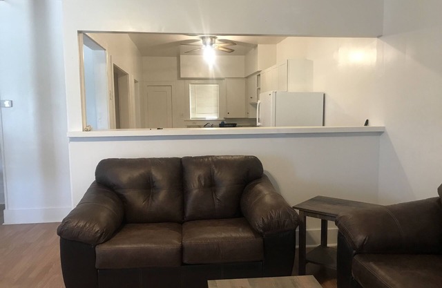 Fully furnished duplex in quiet neighborhood