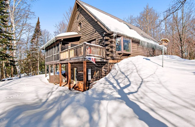 Fun Family Retreat on the Lake W/High-speed WiFi, Furnished Deck & Dock
