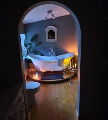 Fyne Byre Cottage - Barn Conversion with Hot Tub