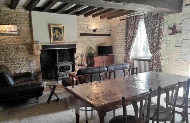 Gîte indépendant au bord de la rivière, cadre historique, pêche, animaux bienvenus, parking privé - FR-1-586-22