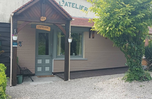 GÎTE L' ATELIER sleeps 1 to 6, parking .wifi