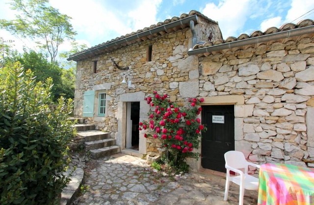 Gîte Le Mazet with swimming pool, quiet, near Céze Valley and Uzès
