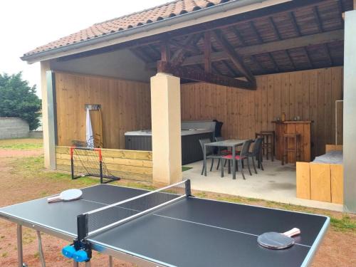 Gîte spacieux au cœur du village avec spa et activités familiales - FR-1-496-289