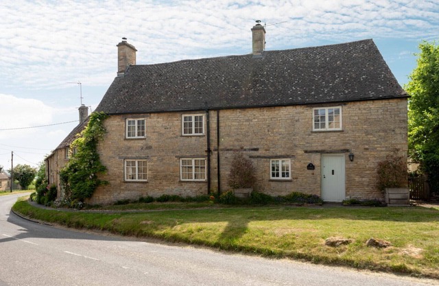 GABLES COTTAGE, pet friendly in Churchill, Oxfordshire