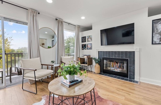 Game Changer: Condo with Stadium Views!