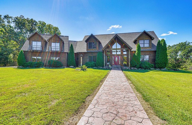 Game Room, Deck & Yard: Lake of the Ozarks Retreat