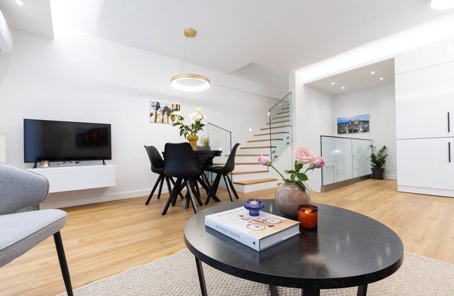 Ganzes Ferienhaus auf Drei Stockwerte in der Altstadt. Neubau mit Garage!