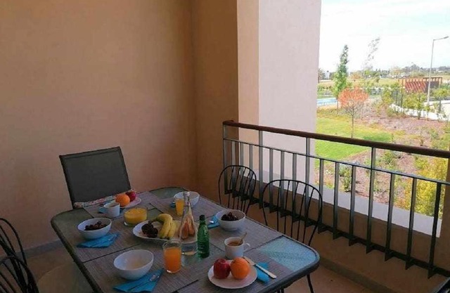 Gardens Side By FHR piscina, parking