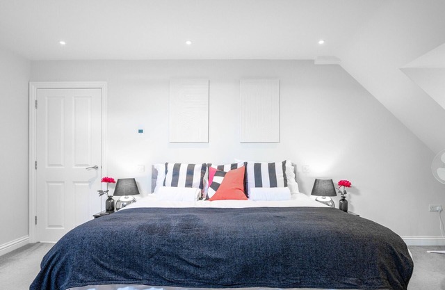 Garland Penthouse|Spacious|Close to Redhill centre
