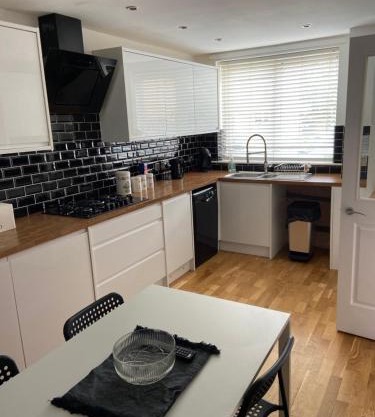 Garland way 2 bed house Sheffield free parking 5 min from m1