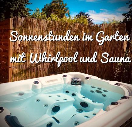 GartenLoft mit Outdoor Whirlpool und Garten