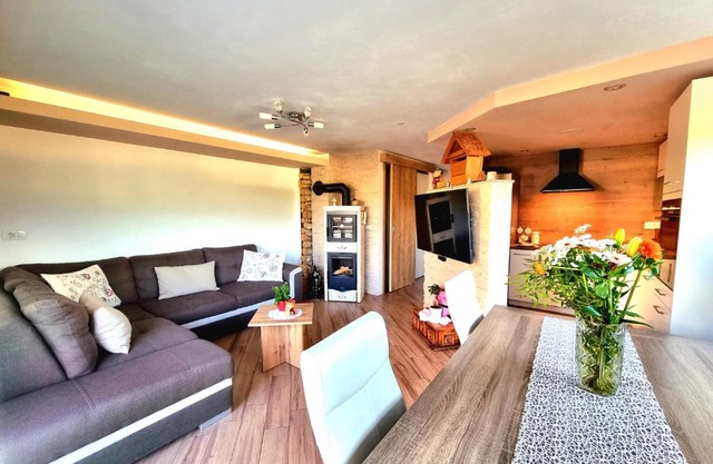 GARTNAR HOME -Hiška s pridihom domačnosti in pogledom na hribe.