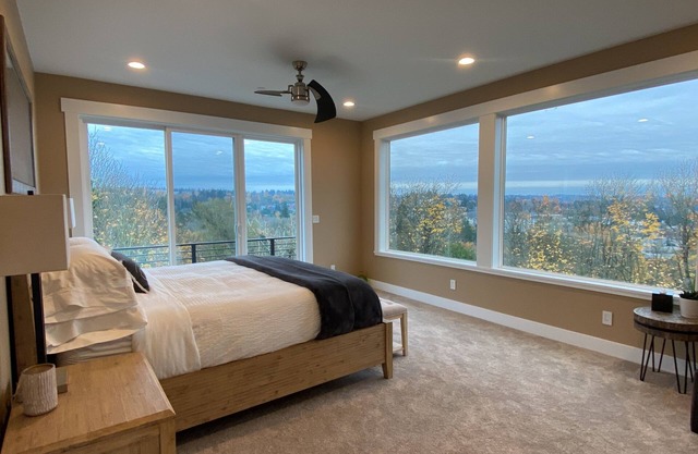 Gem on the North Hill with Breathtaking rooftop views & Jacuzzi