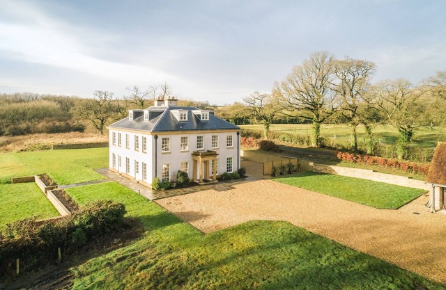 Georgian style mansion sleeps 16-18