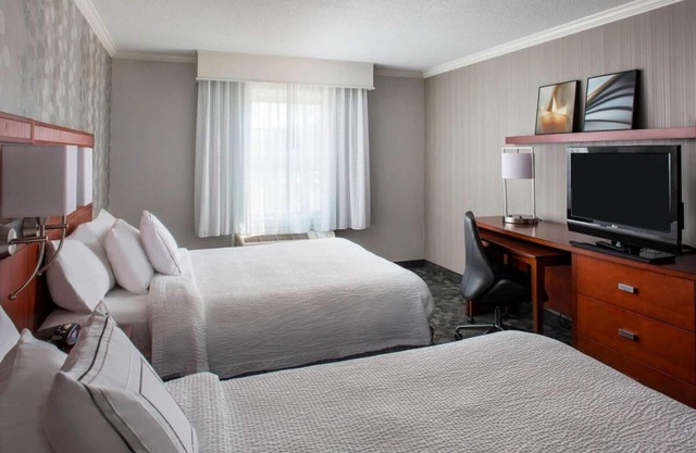Get Ready for a Blissful Getaway! 3 Comfortable Units, Near Micozzi Beach
