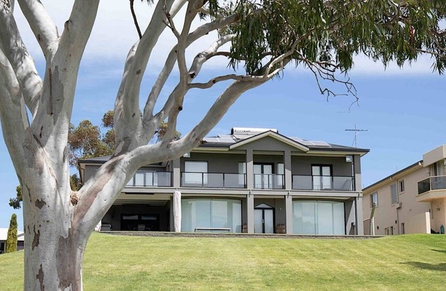 Getaway at River Paradise: Murray Bridge's Ultimate Riverside Retreat