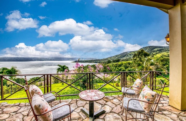 Gigantic Volcano and Lake Views, King Bed